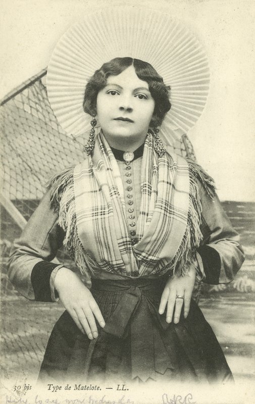 Ragazza vestita da matalote da French Photographer