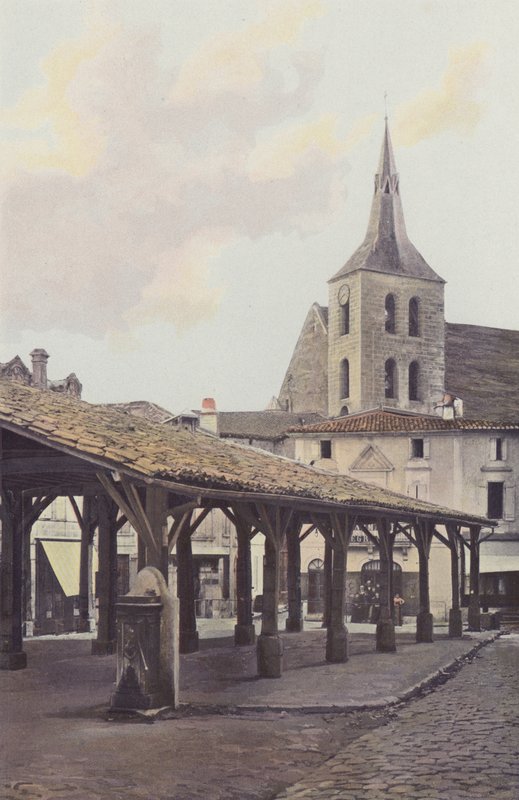Guitres, Antica Sala e campanile della Chiesa da French Photographer