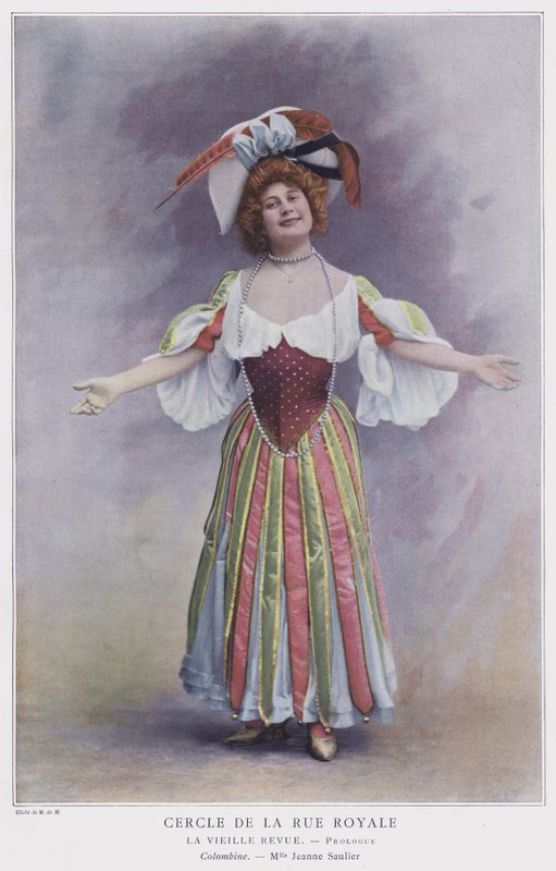 Jeanne Saulier come Colombine in La Vieille Revue da French Photographer