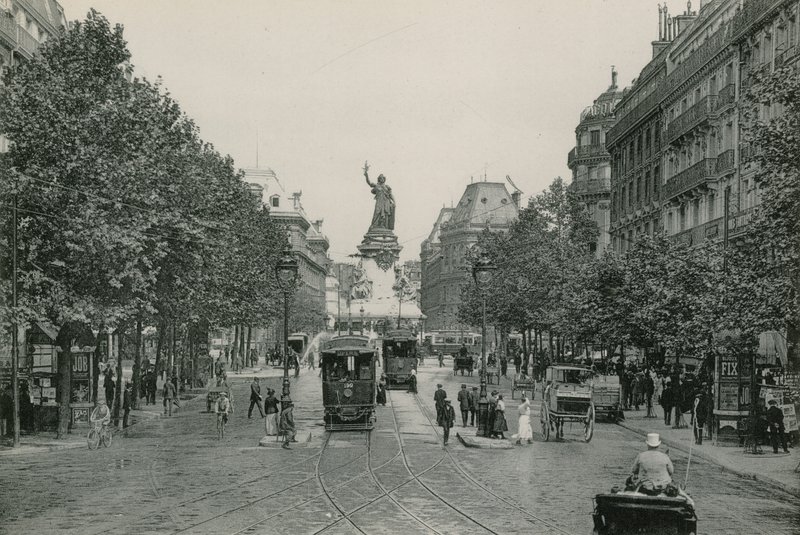 La Rue du Temple et la Place de la Republique da French Photographer