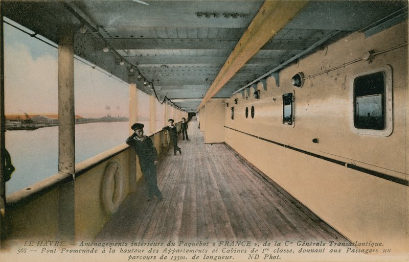 Le Havre - interno del SS France, transatlantico della Compagnie Générale Transatlantique. Ponte di passeggiata, lungo 135 metri, all