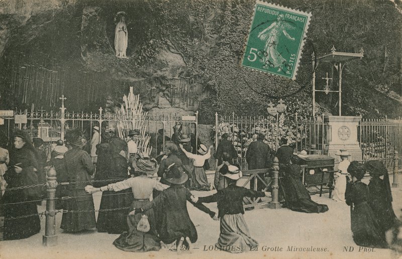 Lourdes, La Grotta Miracolosa da French Photographer