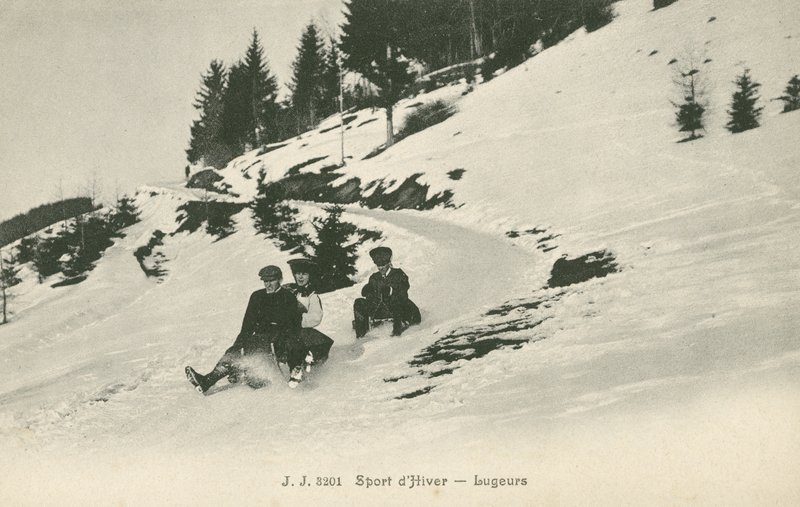 Slittinatori su una montagna da French Photographer