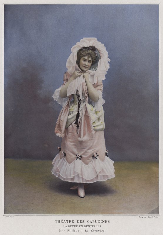 Mademoiselle Filliaux come La Commere in La Revue des Dentelles da French Photographer