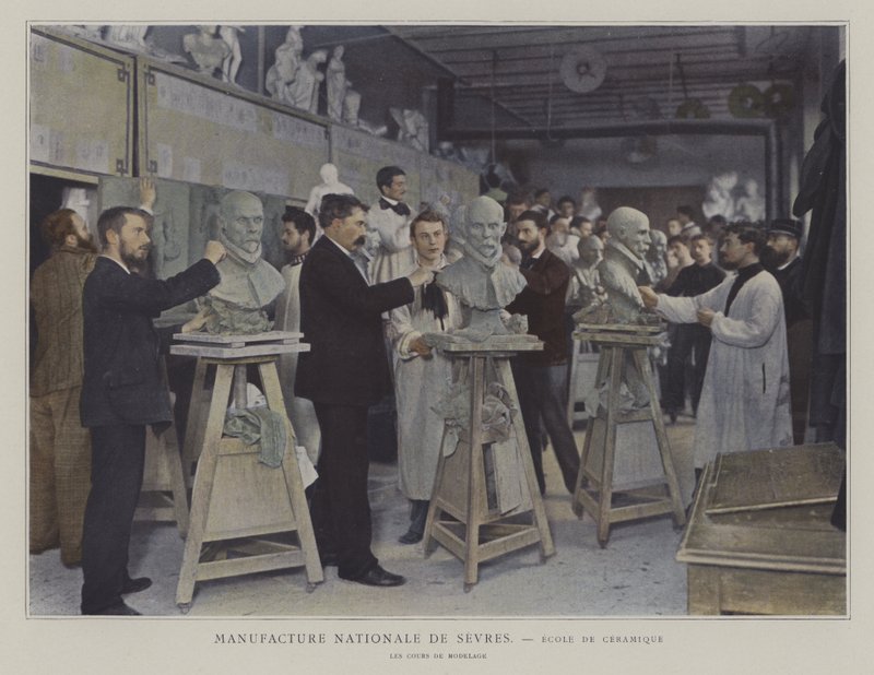 Classe di modellazione alla scuola di ceramica della fabbrica di porcellane di Sevres, Francia da French Photographer