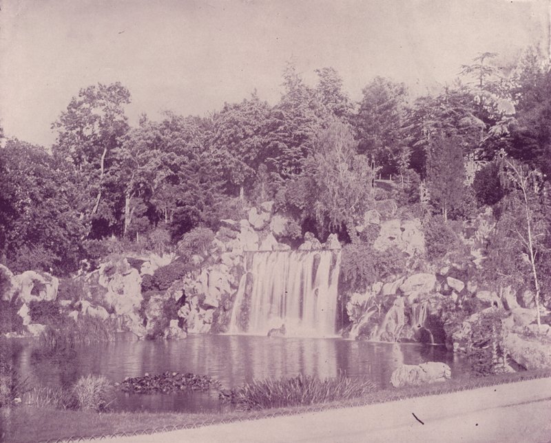 Parigi: Grande cascata nel Bois de Boulogne da French Photographer