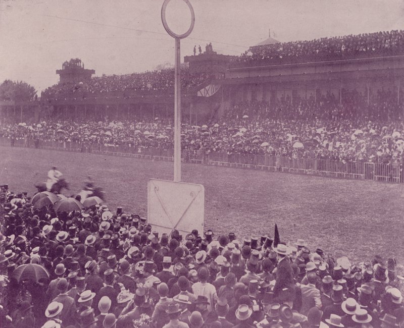 Parigi: Giornata di corse a Longchamps da French Photographer