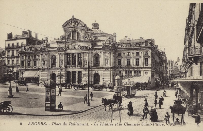 Place du Ralliement, il teatro e la Chaussée Saint-Pierre, Angers, Francia da French Photographer