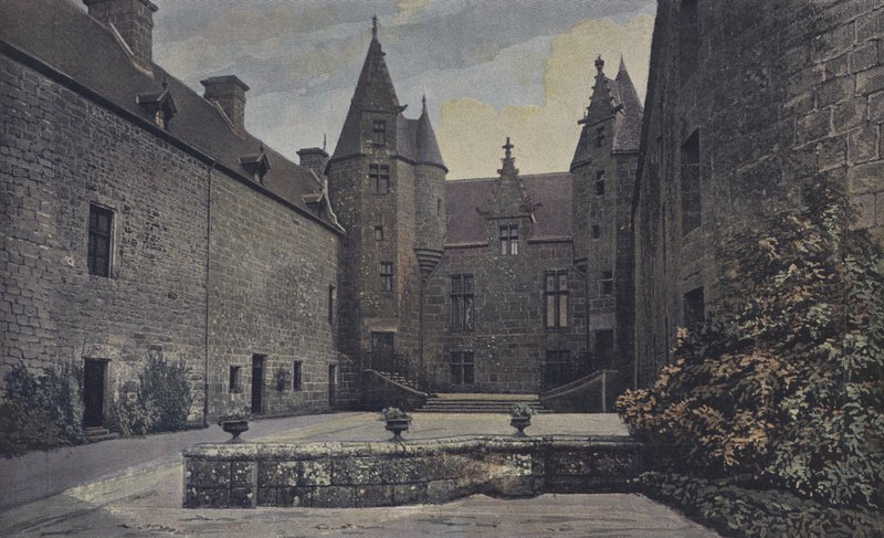 Ploubezre, Castello di Kergrist, Insieme sul Cortile d