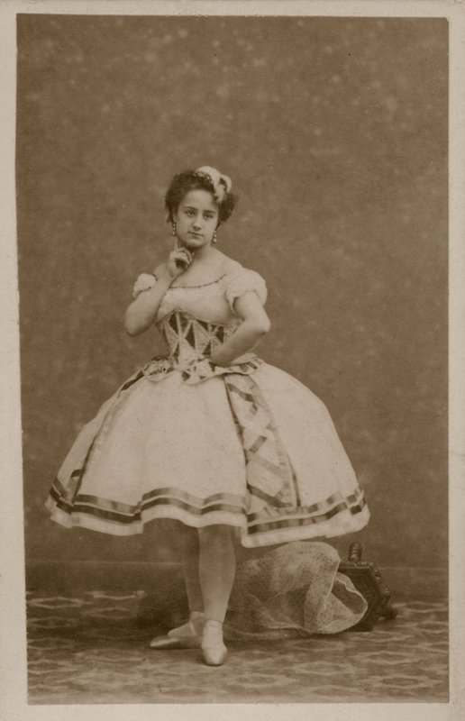 Ritratto di una ballerina da French Photographer