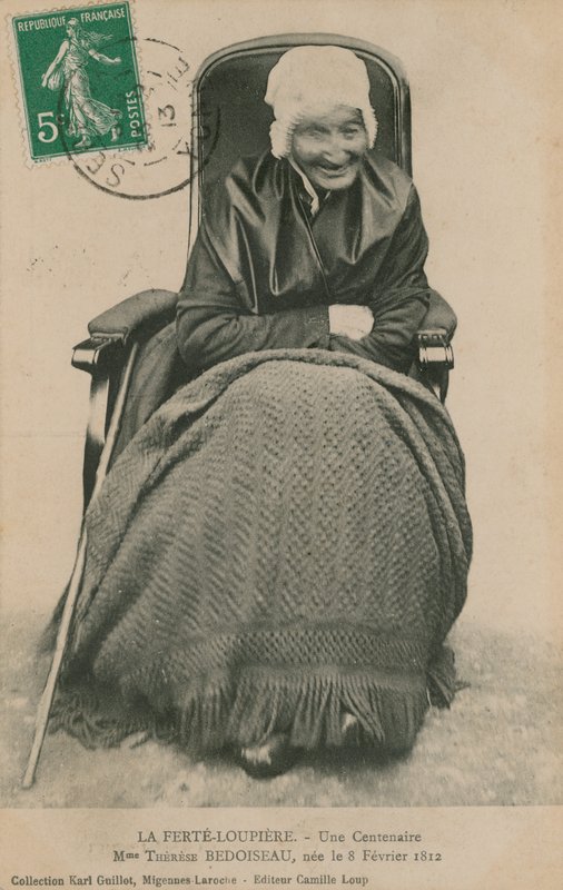 Cartolina di una centenaria, Madame Thérèse Bedoiseau, La Ferté-Loupière da French Photographer