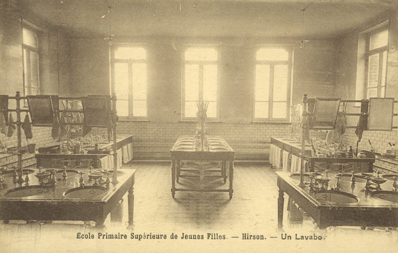 Bagno della scuola primaria, Hirson da French Photographer