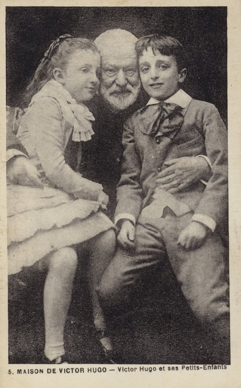 Victor Hugo con i suoi nipoti da French Photographer
