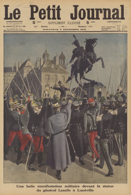 Dimostrazione militare davanti alla statua del generale Lasalle a Luneville, Francia da French School