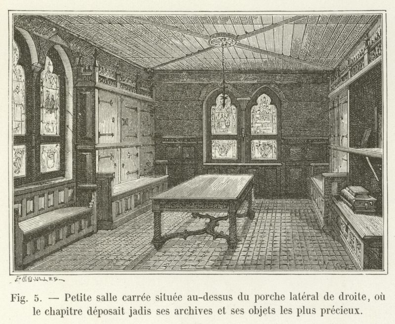 Piccola sala quadrata situata sopra il portico laterale destro da French School