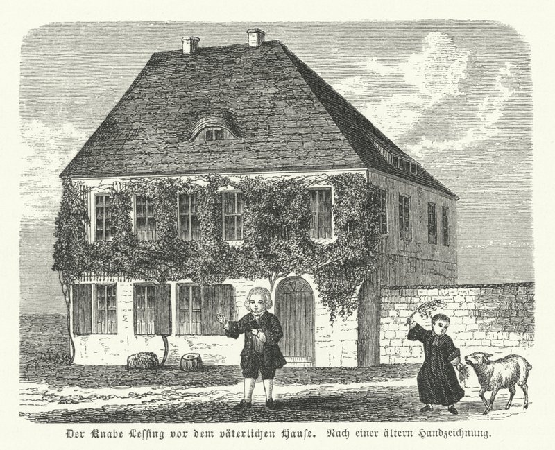 Il filosofo e drammaturgo tedesco Gotthold Ephraim Lessing fuori dalla casa di suo padre a Kamenz da bambino da German School