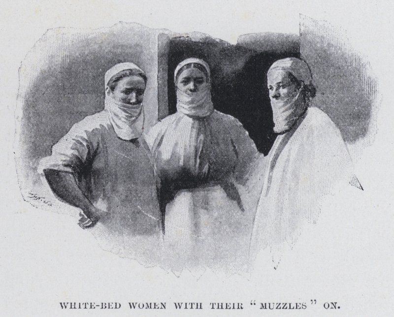 Donne con letto bianco con i loro "museruole" (foto b/n) da Harold Hume Piffard