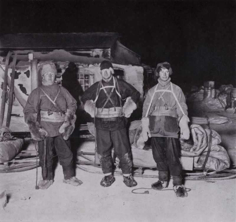Dr Wilson, Tenente Bowers e Cherry-Garrard in partenza per Cape Crozier da Herbert Ponting