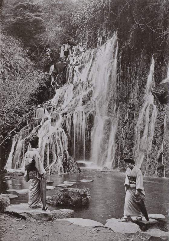 La Cascata dei Gioielli Cadenti a Yumoto da Herbert Ponting