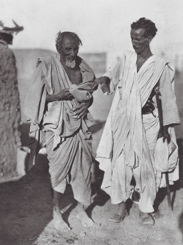 Africa: Uomini Bisharin, deserto nubiano da Hugo Adolf Bernatzik