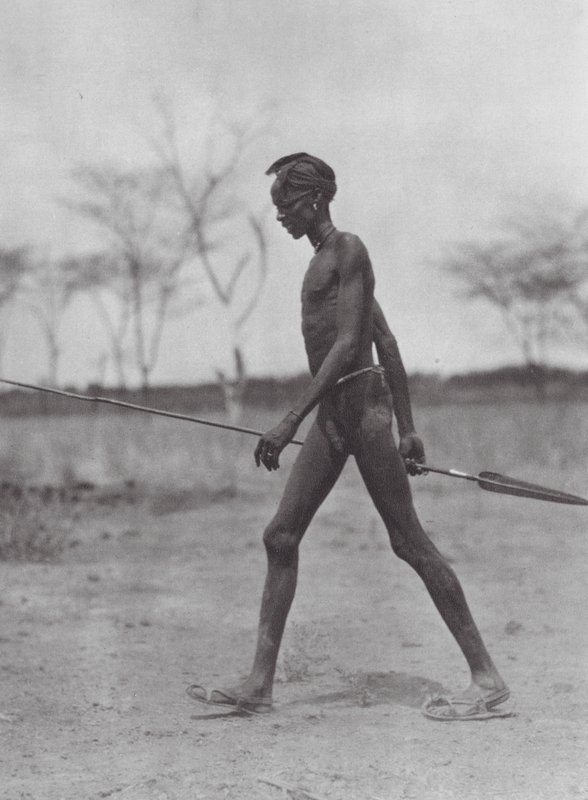 Africa: Guerriero Dinka con lancia da Hugo Adolf Bernatzik