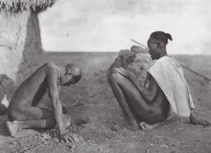 Africa: Stregone che sanguina un paziente da Hugo Adolf Bernatzik