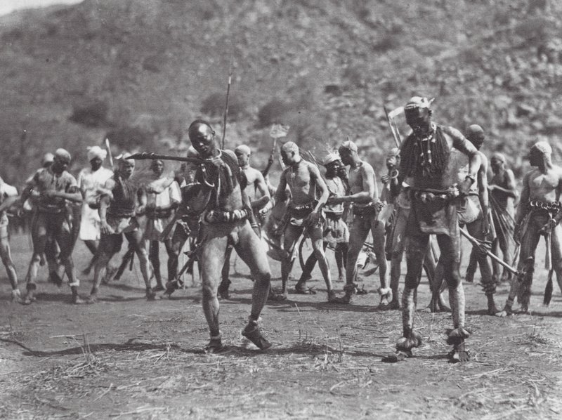 Africa: Danza del sonaglio Nuba da Hugo Adolf Bernatzik