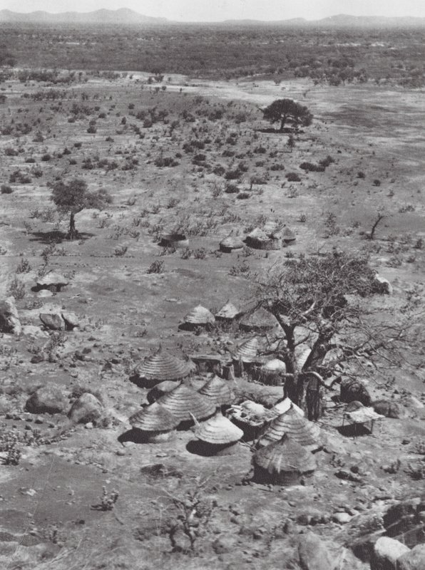 Africa: Vista delle pianure dal Monte Talodi da Hugo Adolf Bernatzik