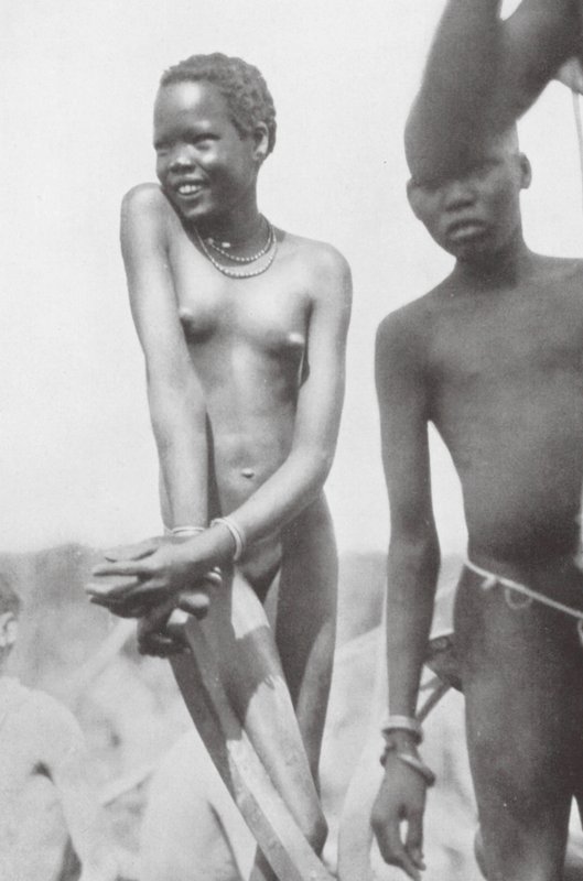 Nuer, ragazza e ragazzo da Hugo Adolf Bernatzik