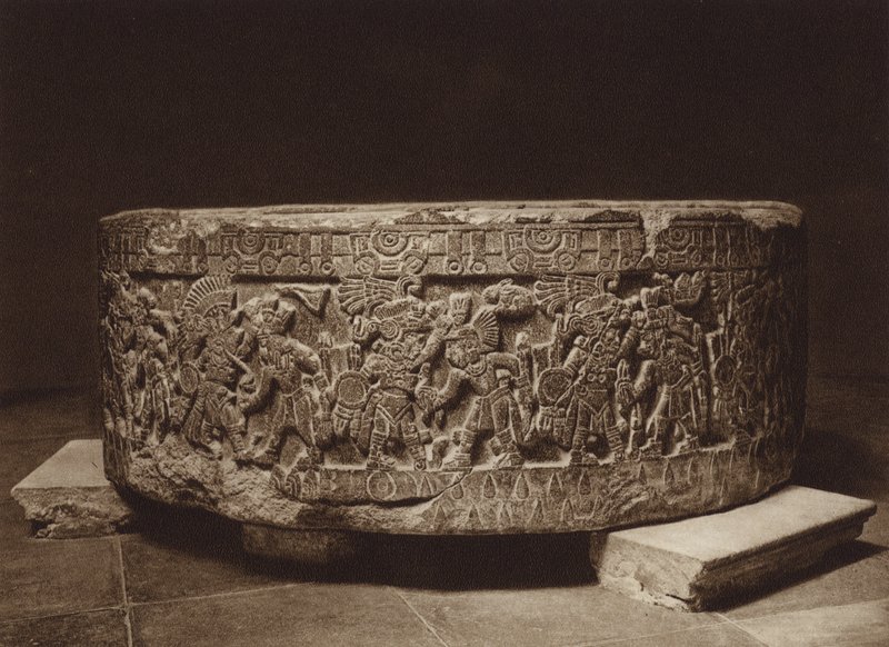 Messico: Altare sacrificale del re Tizoc, Museo Nazionale (foto b/n) da Hugo Brehme