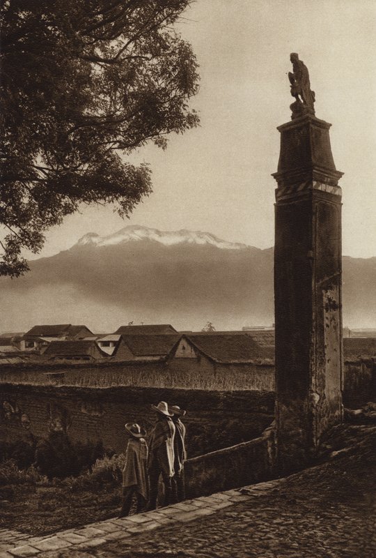 Messico: Amecameca con Iztaccihuatl (foto b/n) da Hugo Brehme