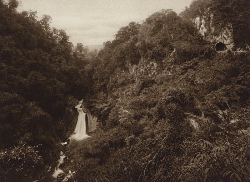 Messico: Atoyac, Salto de agua (foto b/n) da Hugo Brehme