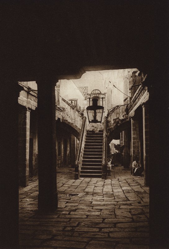 Messico: Casa tipica nella parte vecchia della capitale (foto b/n) da Hugo Brehme
