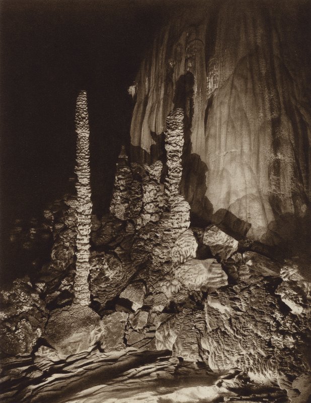 Messico: grotte di stalattiti di Cacahuamilpa, Stato di Guerrero (foto b/n) da Hugo Brehme
