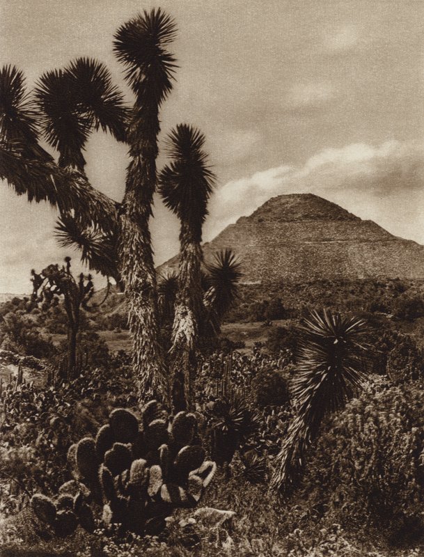 Messico: San Juan Teotihuacan, Piramide della Luna (foto b/n) da Hugo Brehme