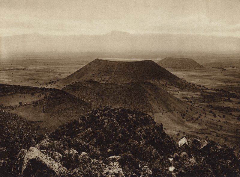 Messico: Santa Catarina e La Caldera, vulcani spenti alla periferia della capitale Messico (foto b/n) da Hugo Brehme
