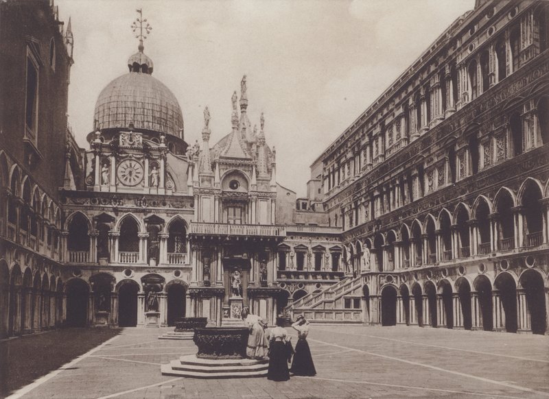 Cortile Palazzo Ducale da Italian Photographer