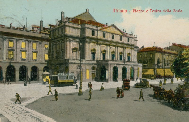 Milano - Piazza e Teatro alla Scala da Italian Photographer