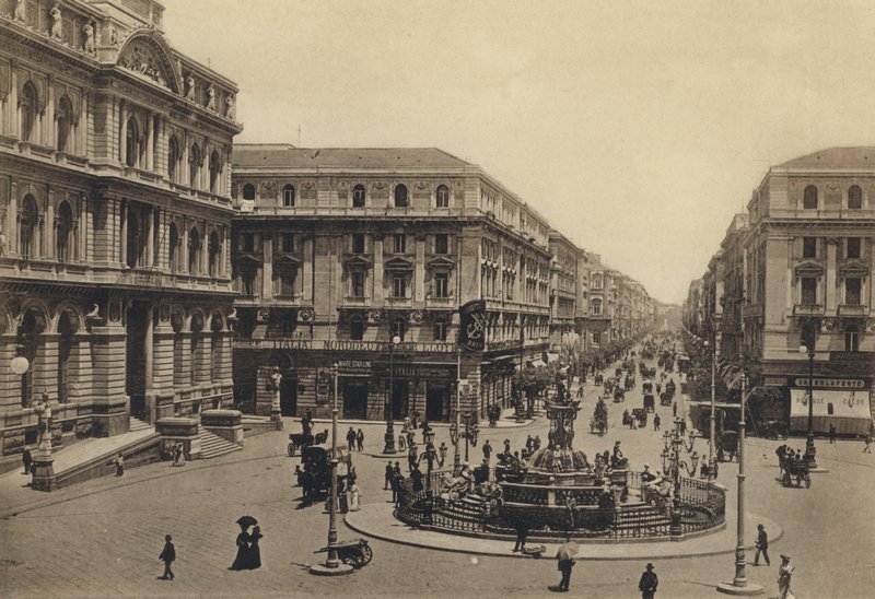 Napoli: Piazza Della Borsa e Rettifilo Corso Umberto I da Italian Photographer