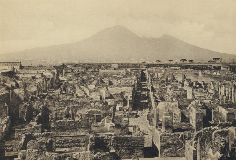Napoli: Pompei, Panorama con il Vesuvio da Italian Photographer