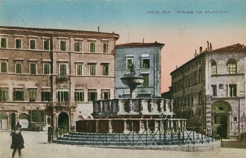 Perugia, Piazza del Municipio, c. 1910 da Italian Photographer