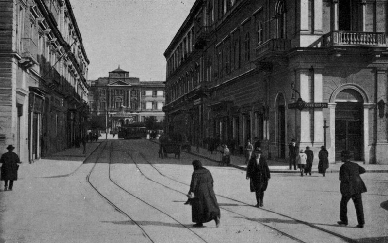 Taranto, Via Archita, Palazzo degli Uffici da Italian Photographer