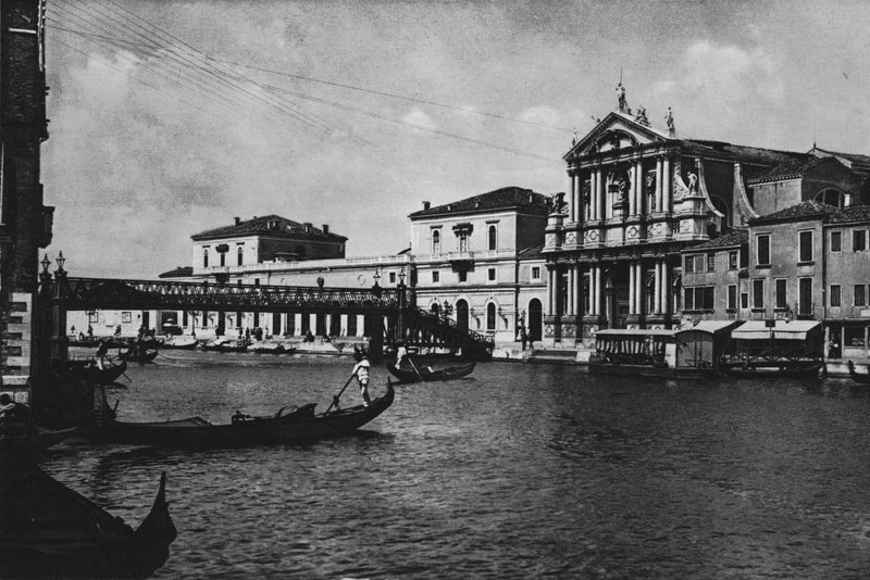 Venezia, Chiesa dei Gesuiti e Stazione Ferroviaria da Italian Photographer