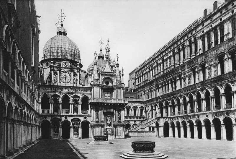 Venezia, Palazzo Ducale, Il Cortile da Italian Photographer