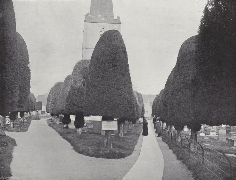 Tagliare la chiesa, il cimitero di Painswick da J. Benjamin Stone