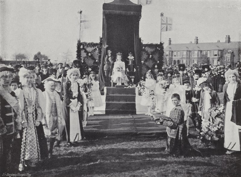 Festival del giorno di maggio di Knutsford, incoronazione della regina da J. Benjamin Stone