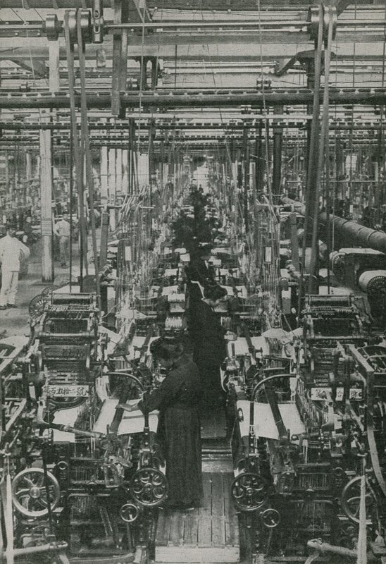 Sviluppo industriale in Oriente da Japanese Photographer