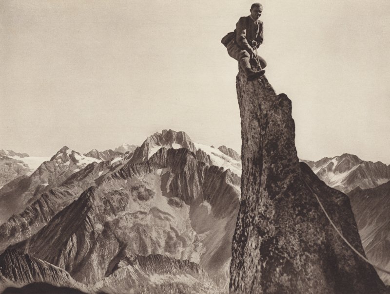 Svizzera: Gendarme sul Sonnigwichel, guardando verso l