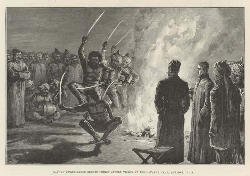 Danza della spada Pathan davanti al principe Alberto Vittorio al campo di cavalleria, Muridki, India da Johann Nepomuk Schonberg