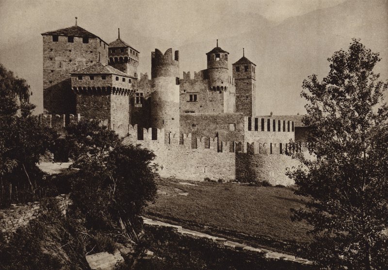 Italia: Castello di Fenis, Val d